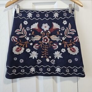 MIAMI Francesca’s Suede Embroidered Floral Navy Mini Skirt Size XS